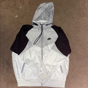 Medium Nike Windrunner